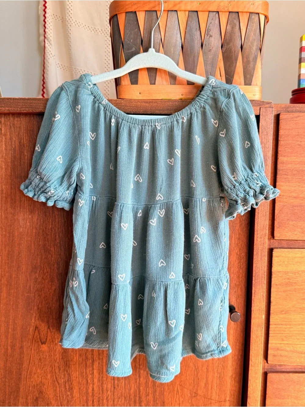 Girls cat & jack heart print green shirt